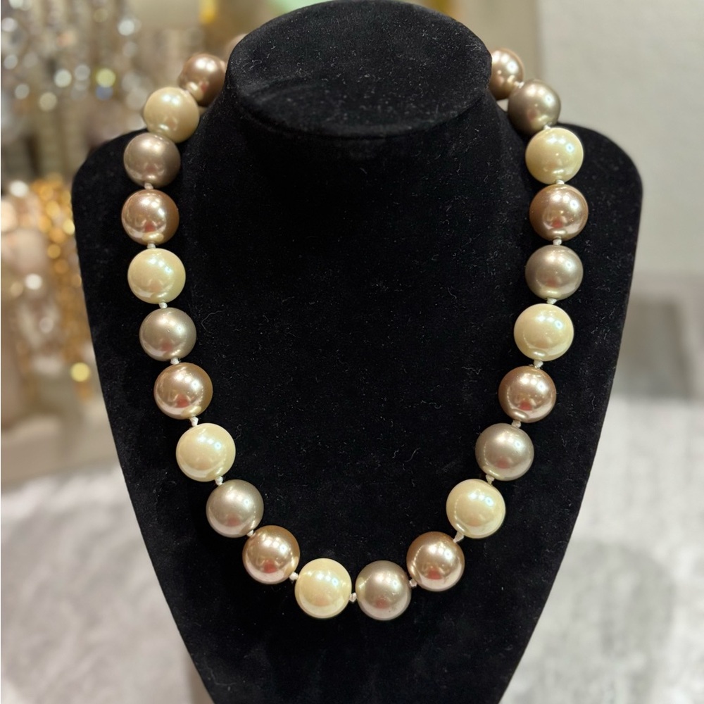 AV Signed Faux Pearl Necklace Gold Tone Jewelry chunky